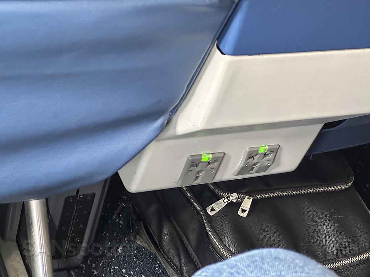 Delta 737-900 first class power outlets