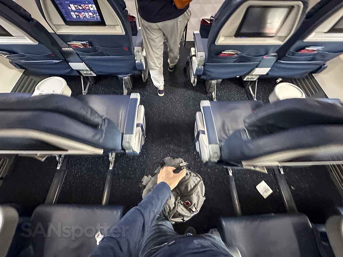 Delta 737-900 first class aisle