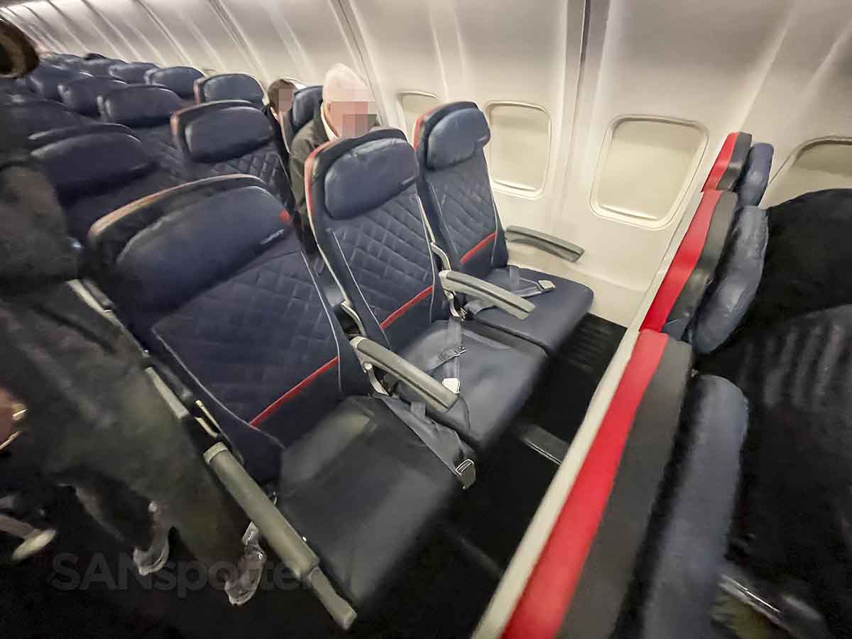 Delta 757-300 Comfort Plus row 17