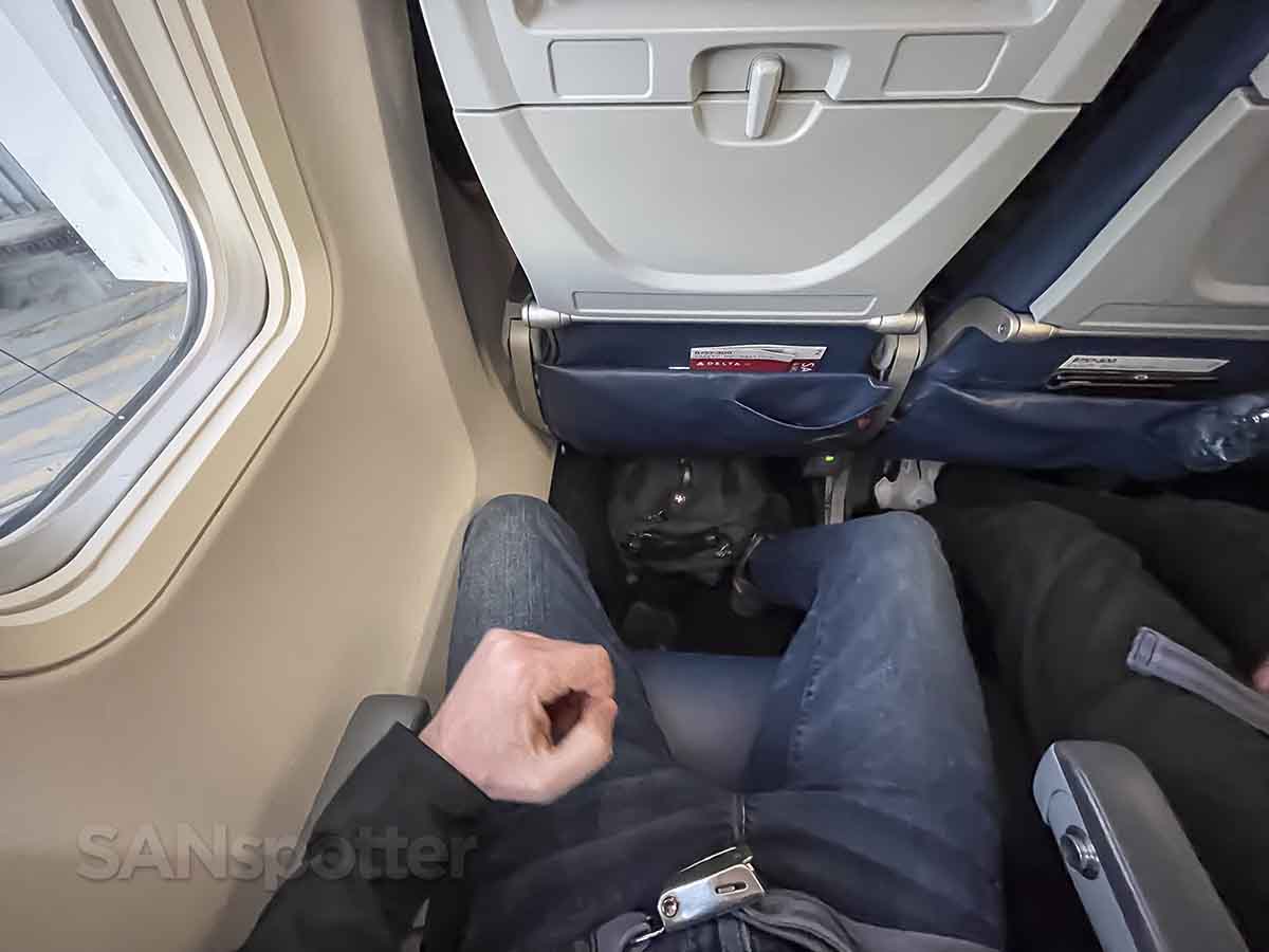 Delta 757-300 Comfort Plus leg room