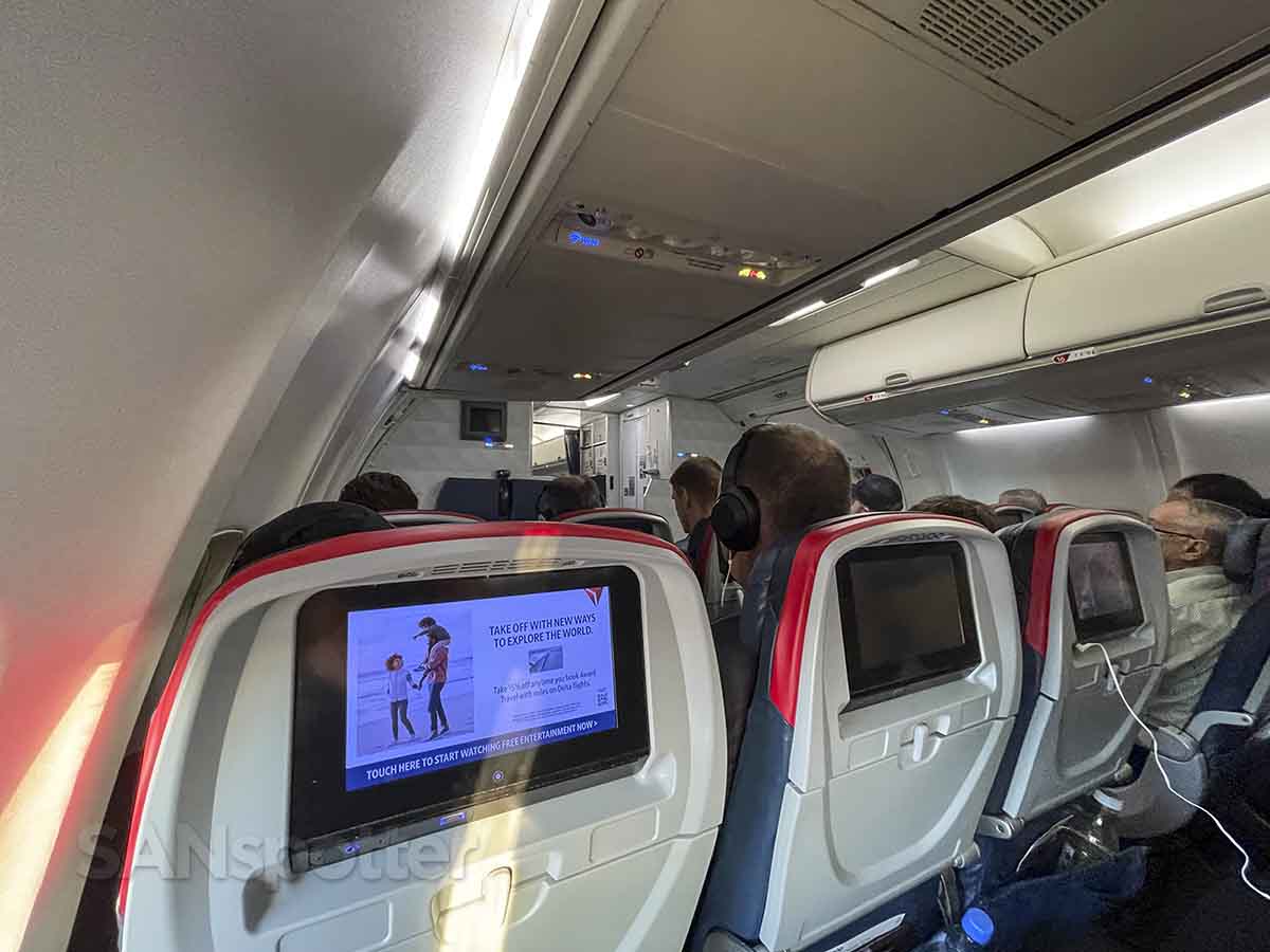 Delta 757-300 Comfort Plus seat space