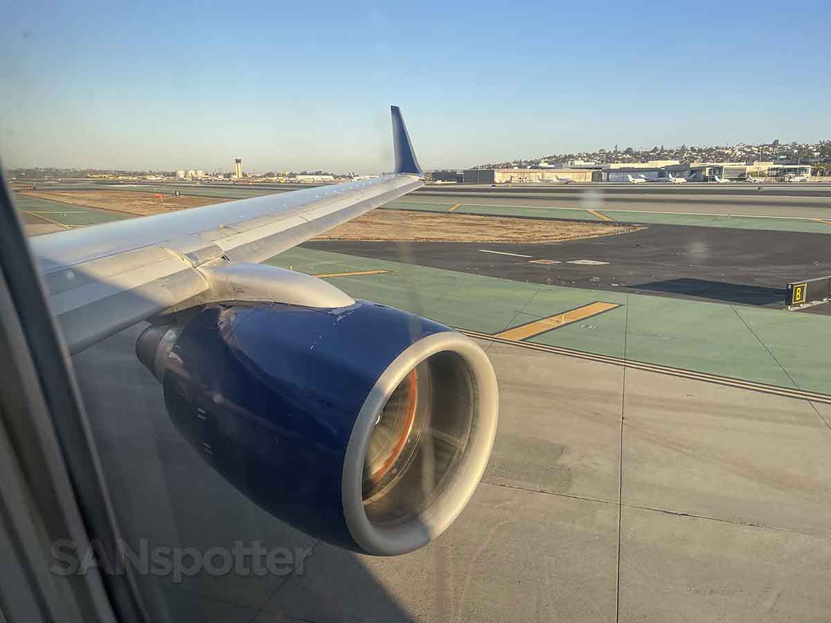 Window view engine and wing Delta 757-300