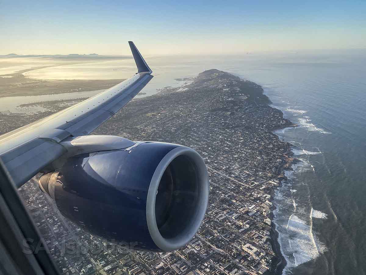 Delta 757-300 flying over point Loma in San Diego