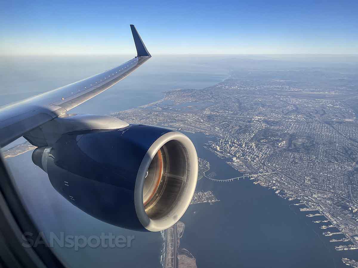 Delta 757-300 flying over downtown San Diego