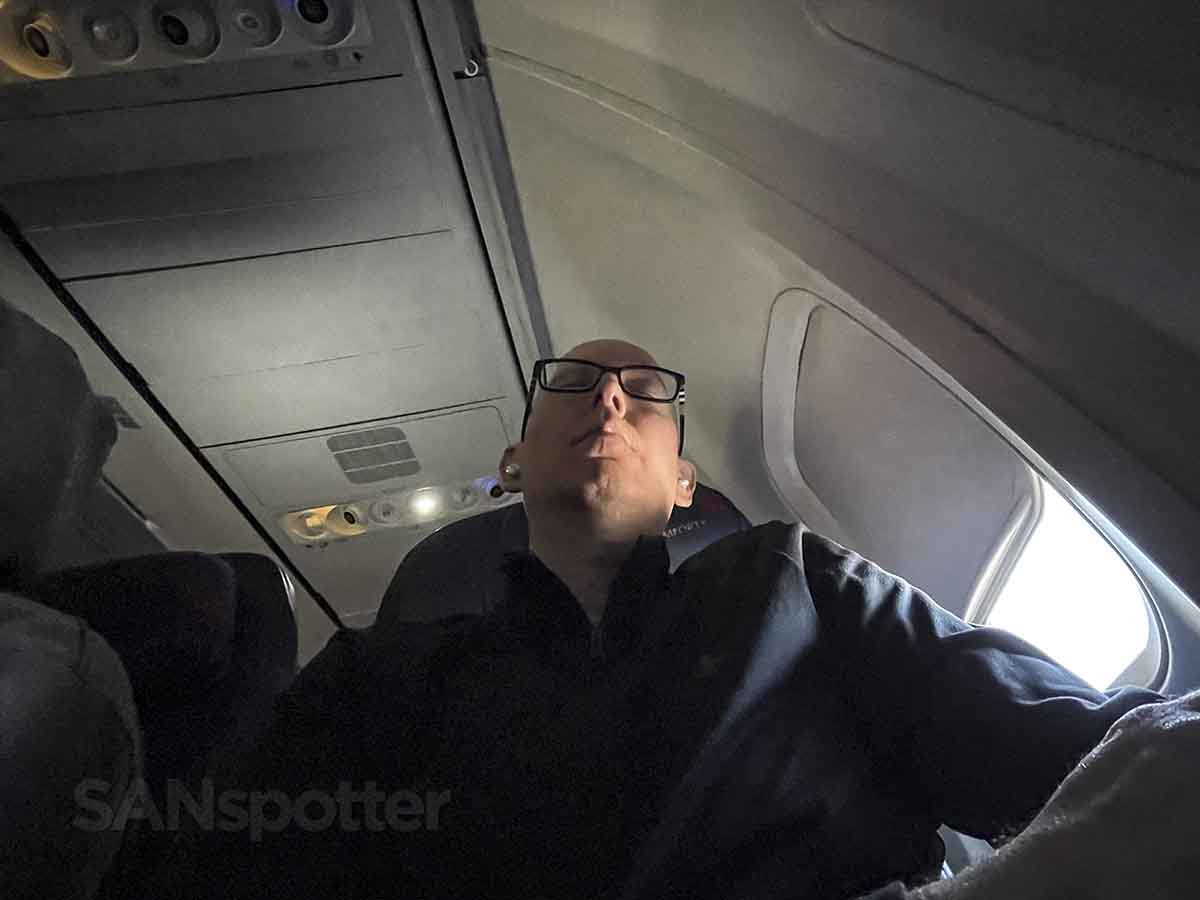 SANspotter sleeping in delta 757-300 comfort plus seat