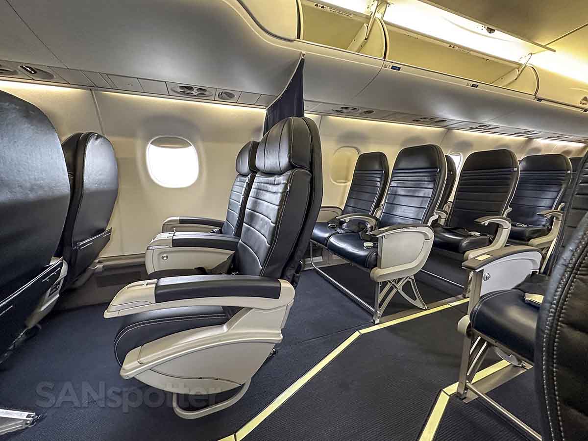 United Embraer 175 First Class Is