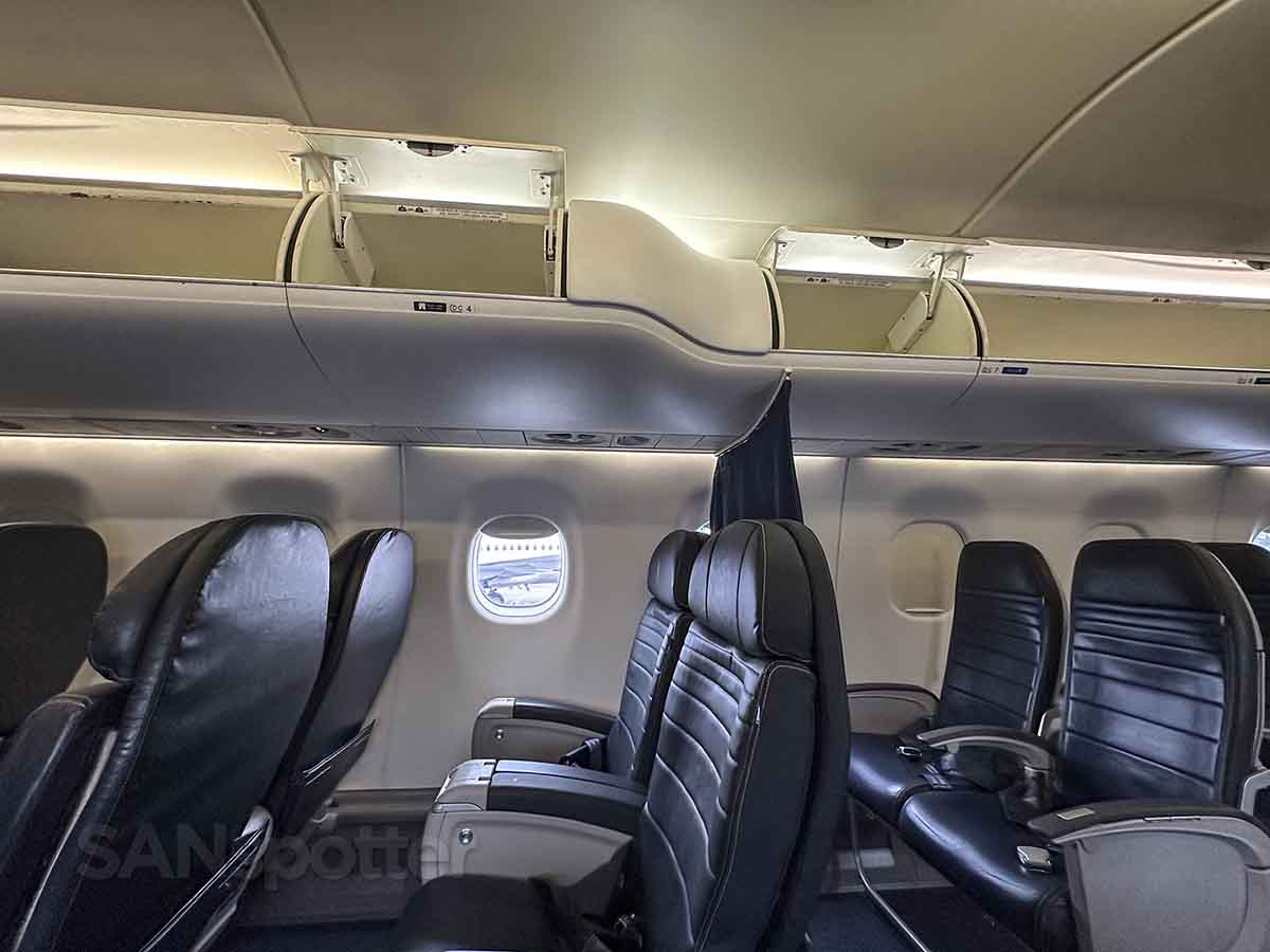 United Embraer 175 first class overhead bins