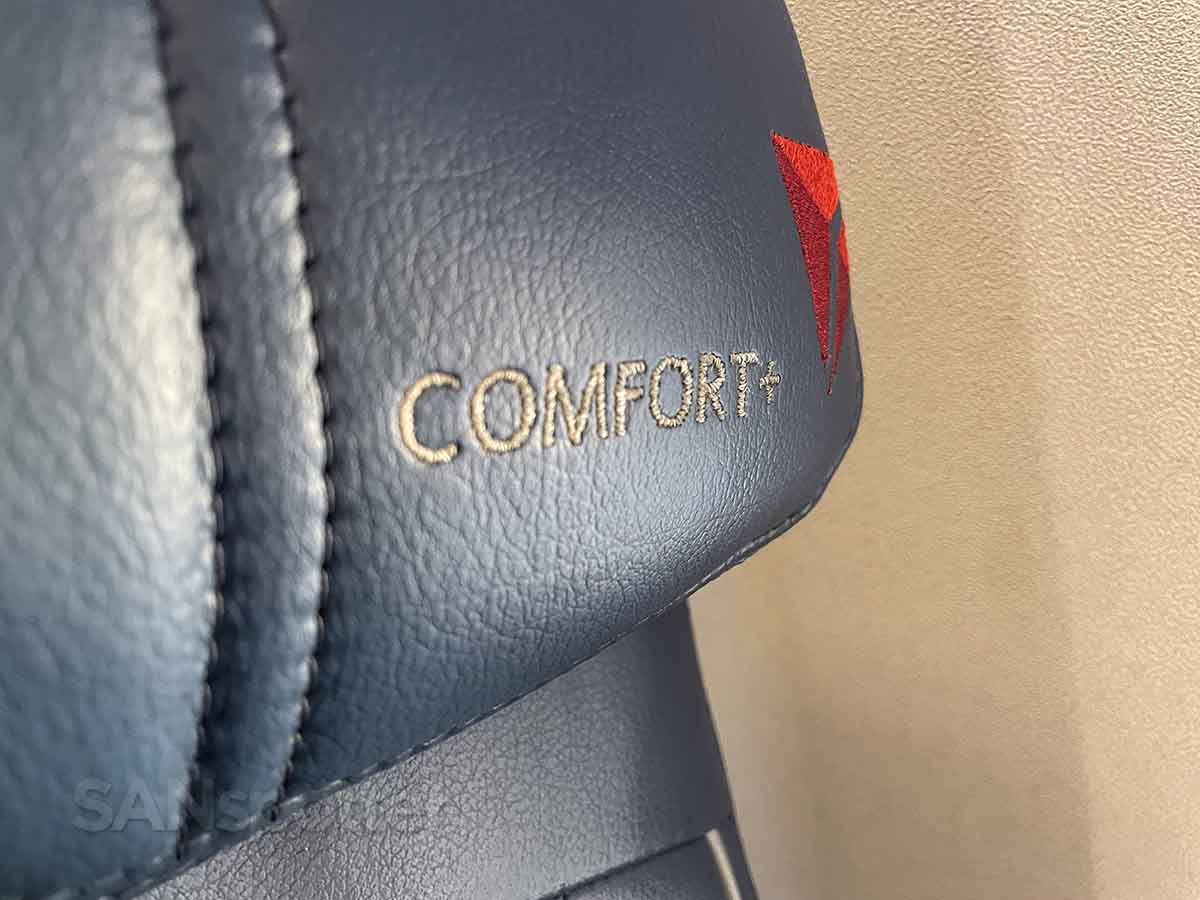 Delta 757-200 Comfort Plus adjustable headrest