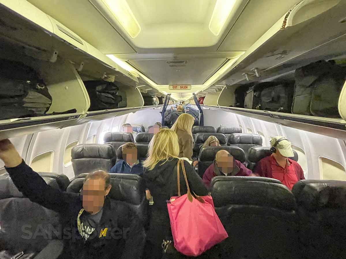 United 737-800 first class cabin