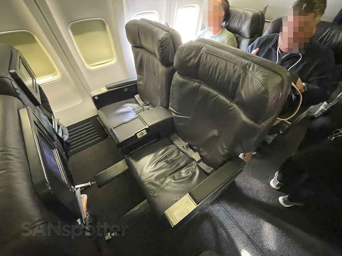 United 737-800 first class seats
