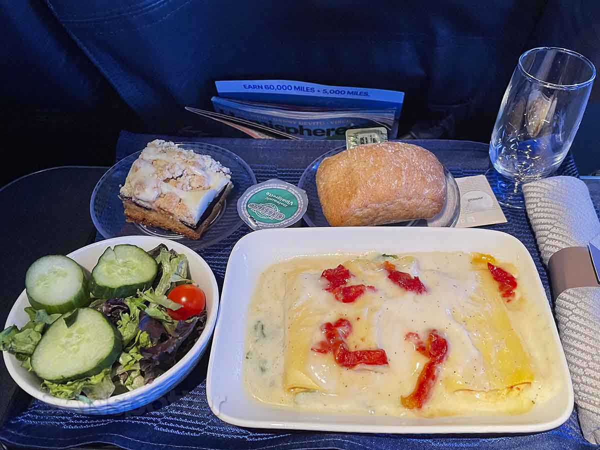 United 737-800 first class dinner meal tray