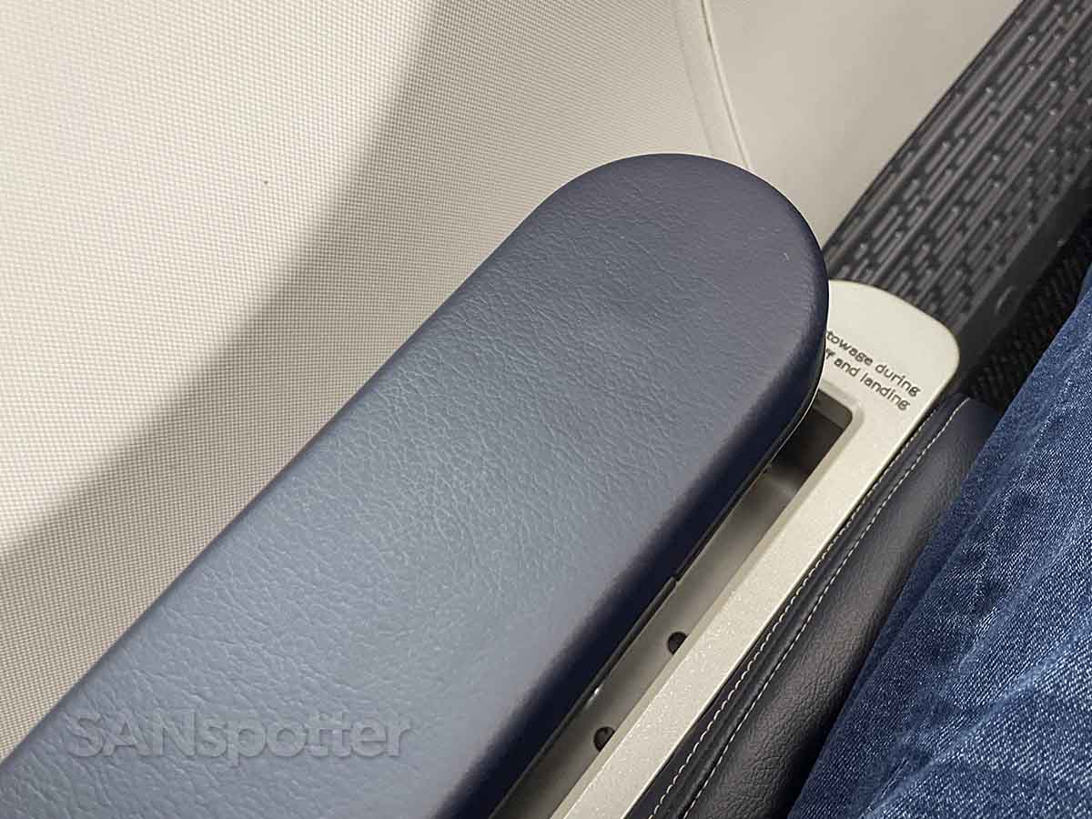 United 737 MAX 9 first class armrest with storage space