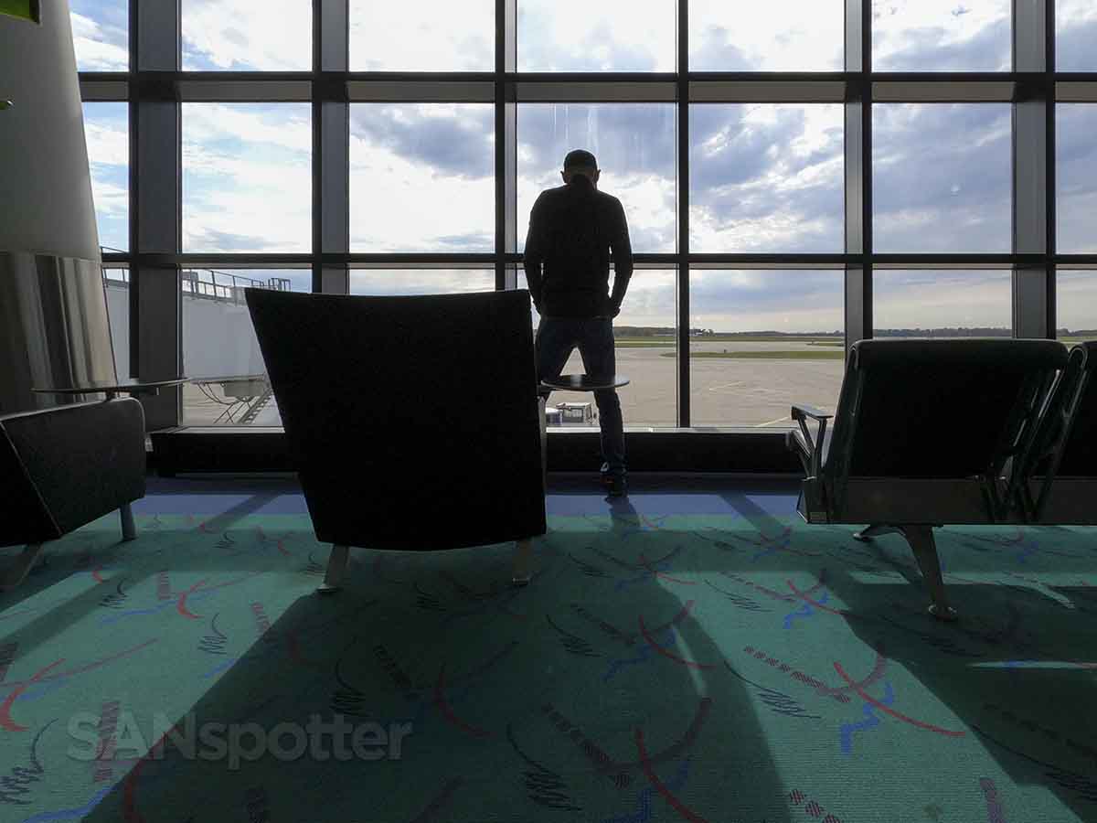 SANspotter standing at the window FNT airport terminal