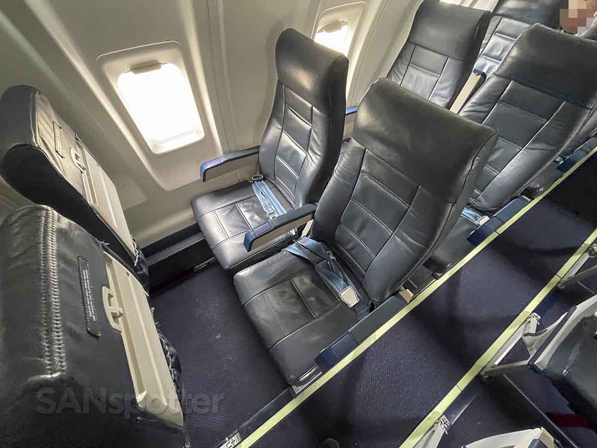 United express CRJ-200 seats