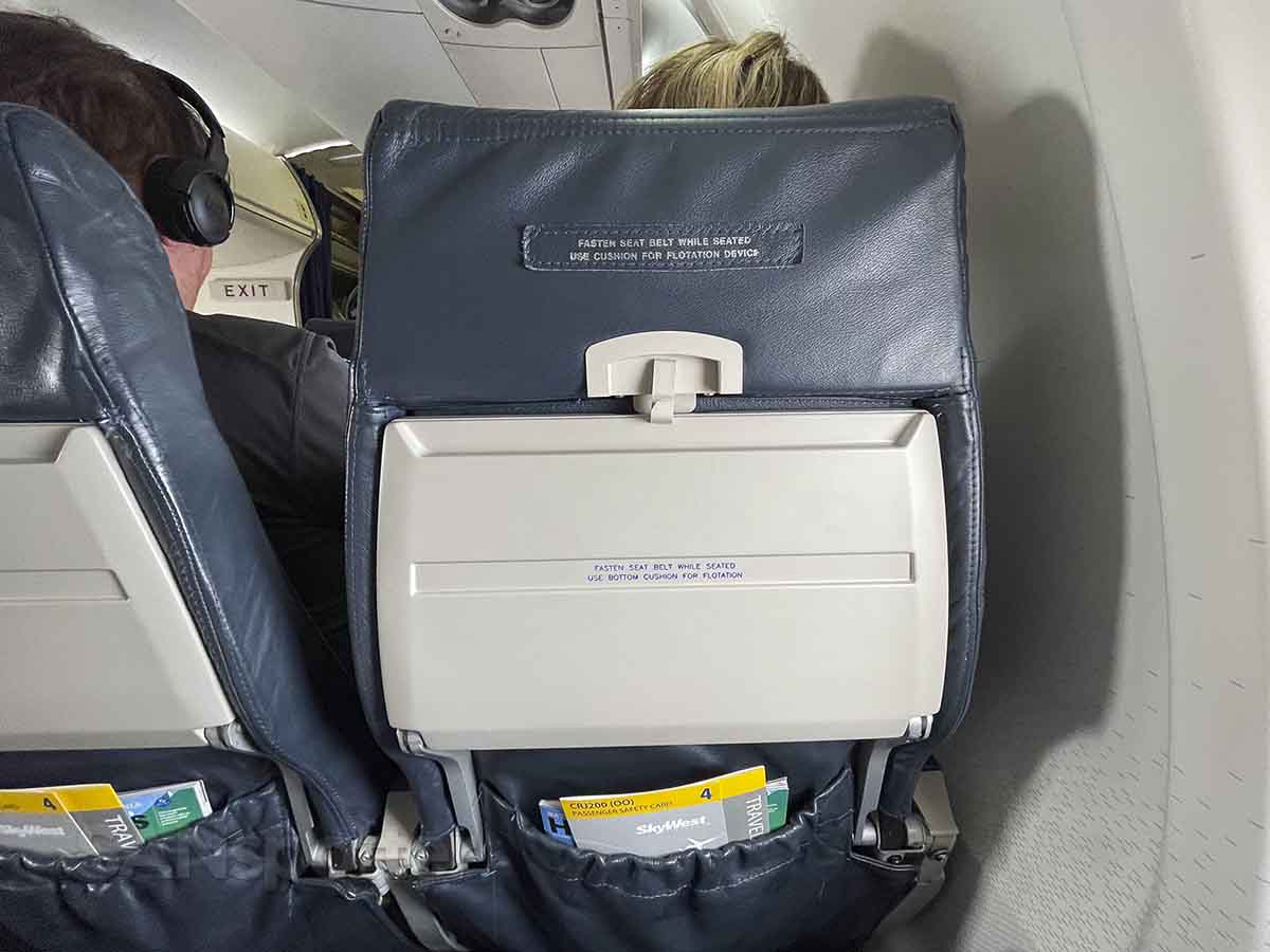 United express CRJ-200 seat back and tray table