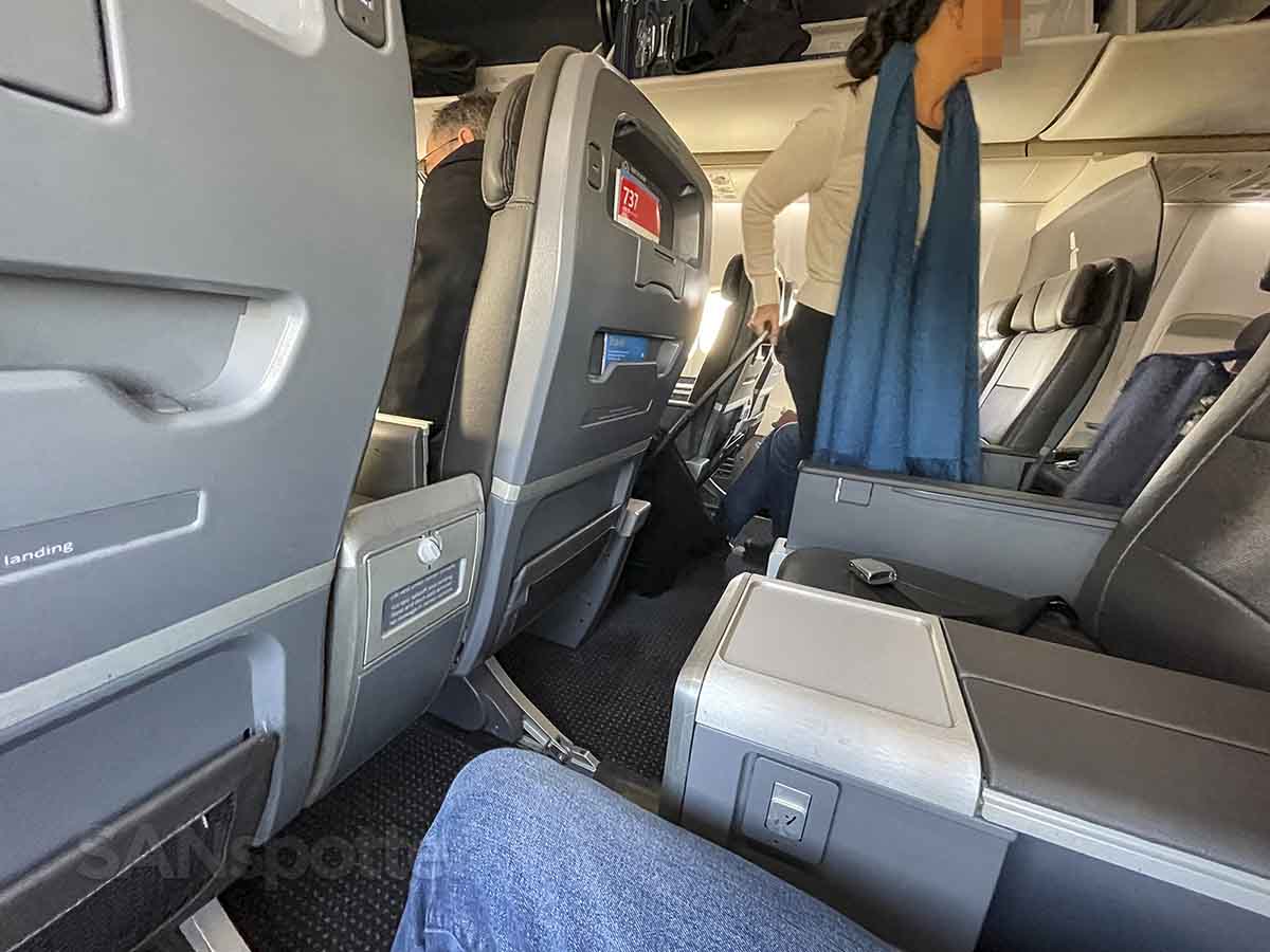 American Airlines 737-800 first class seats row 4