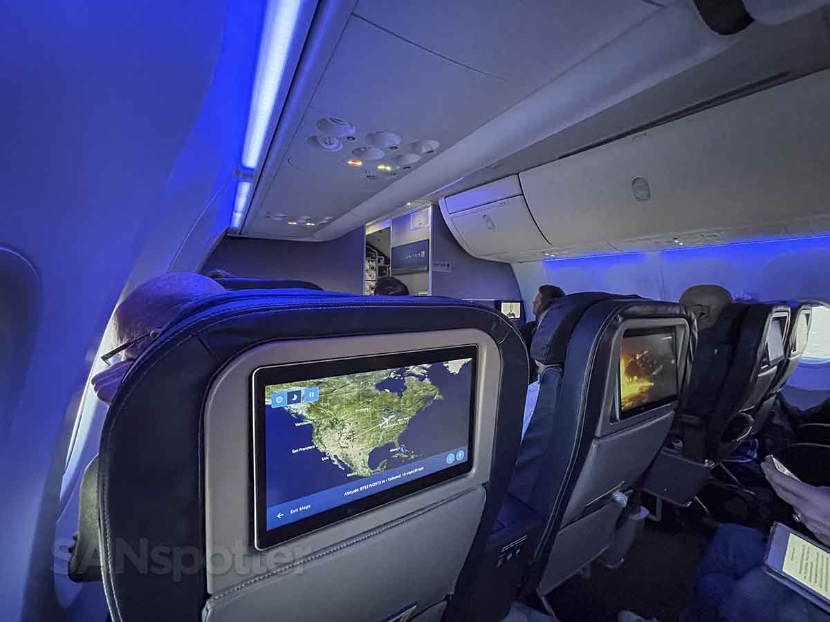 United 737 MAX 9 first class deep blue mood lighting