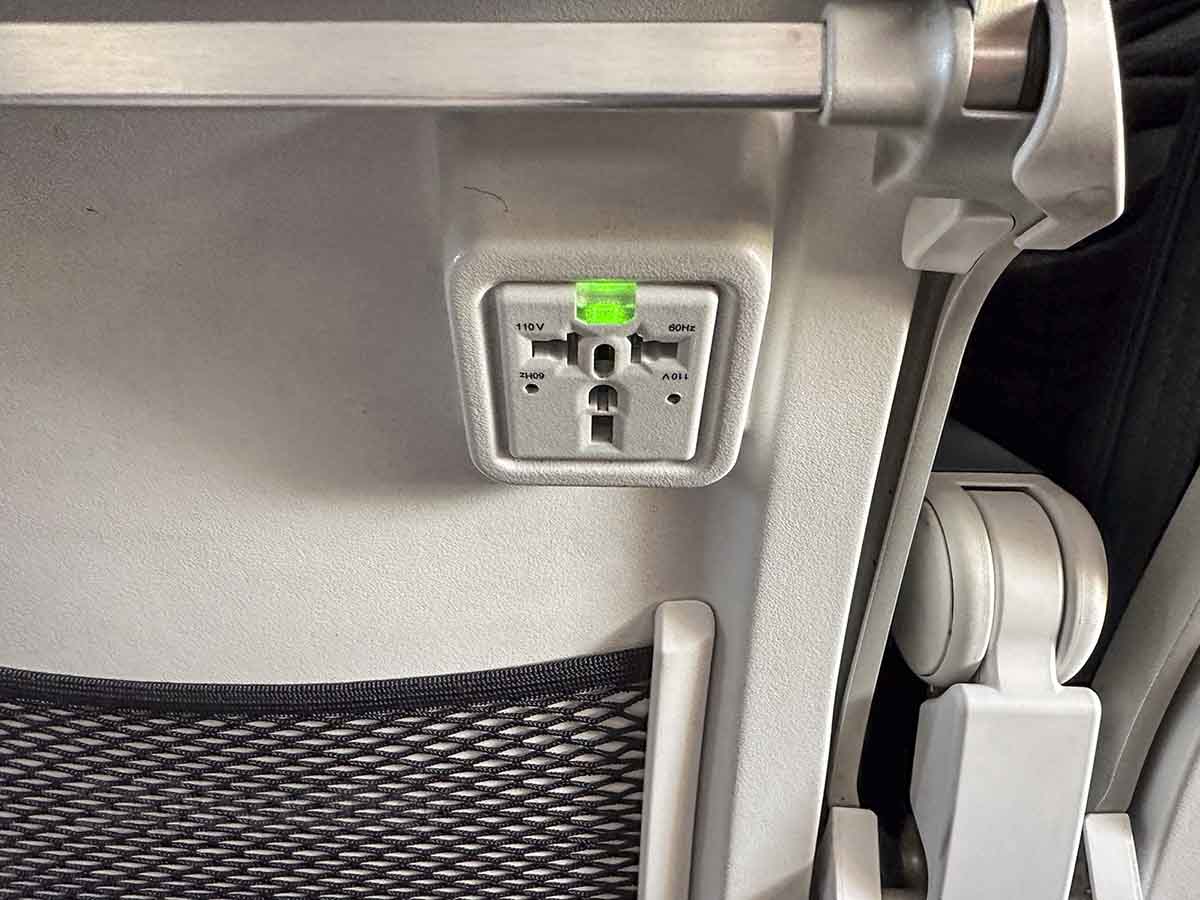 Alaska Airlines 737 MAX 9 economy in seat electrical outlets