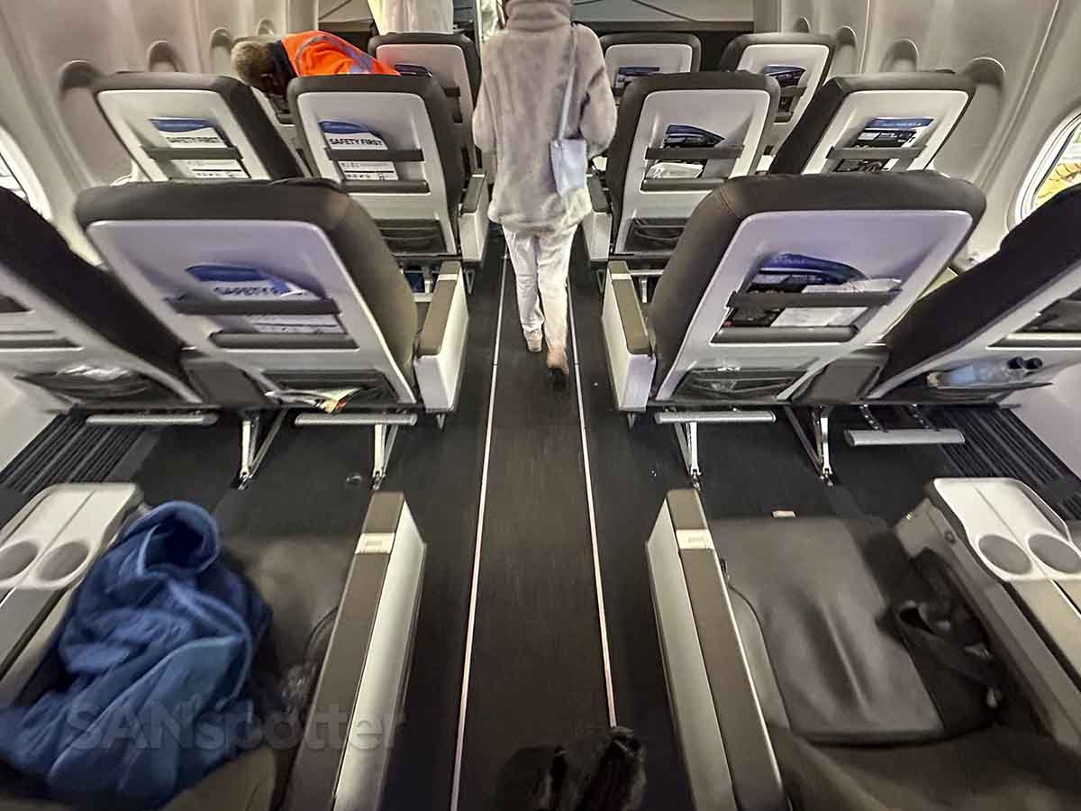 Alaska Airlines 737-9 MAX first class seats