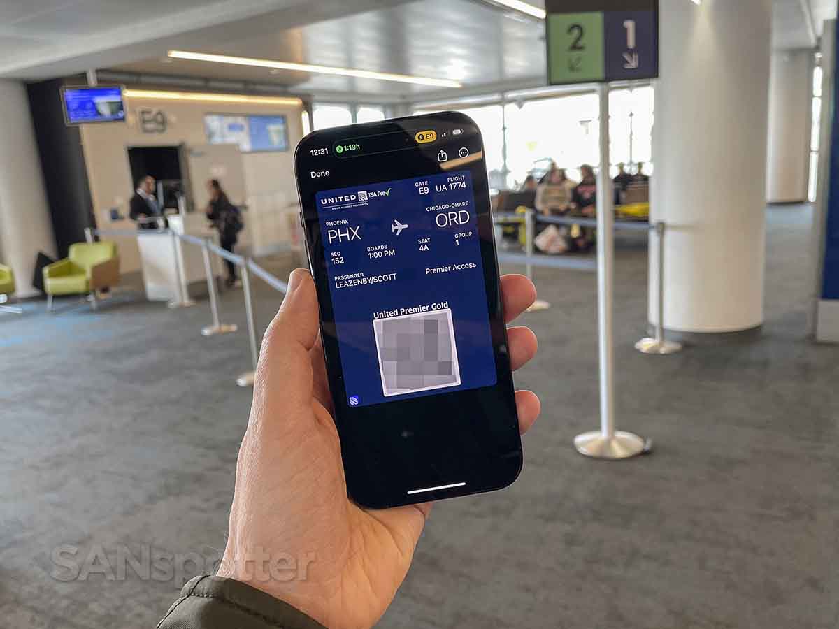 United Airlines PHX ORD first class mobile boarding pass