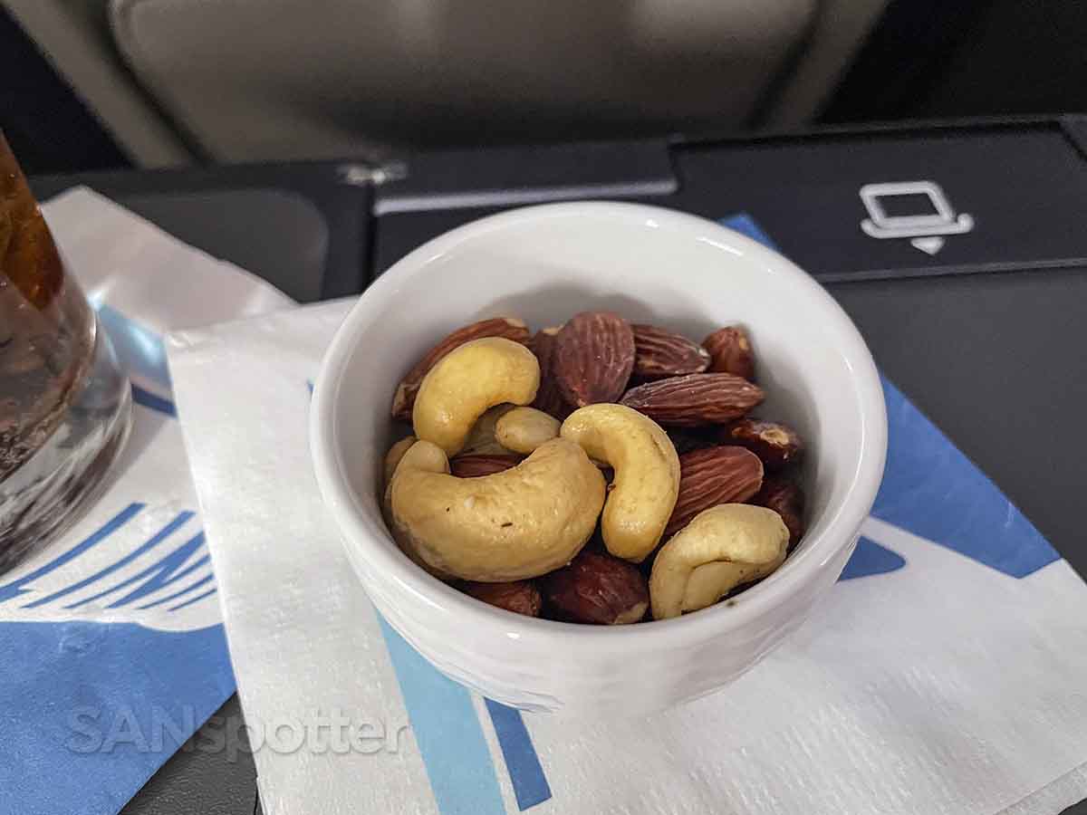 United A321neo first class warm nuts