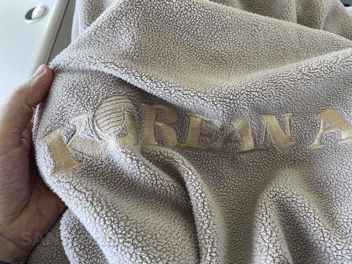Korean Air 747-8 business class blanket
