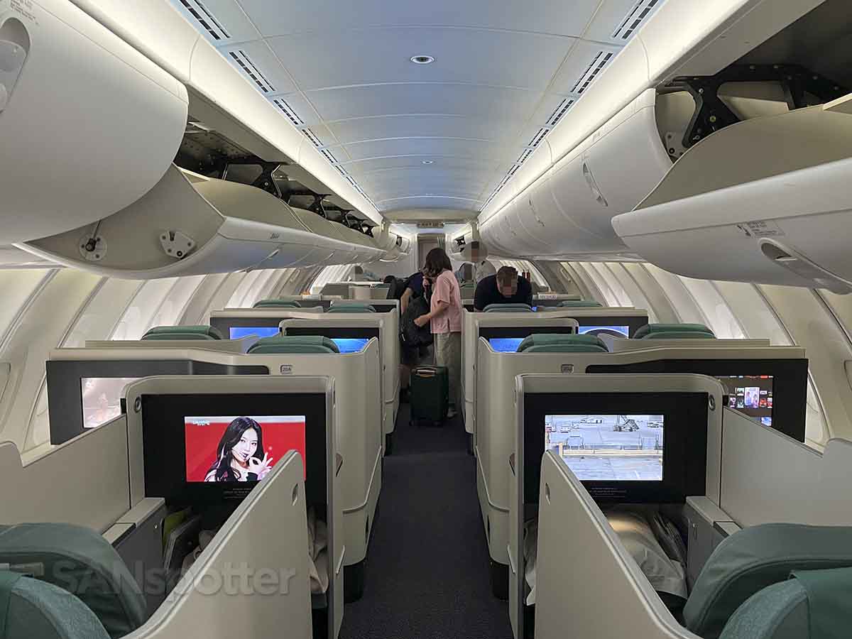 Korean Air 747-8 upper deck business class open overhead bins