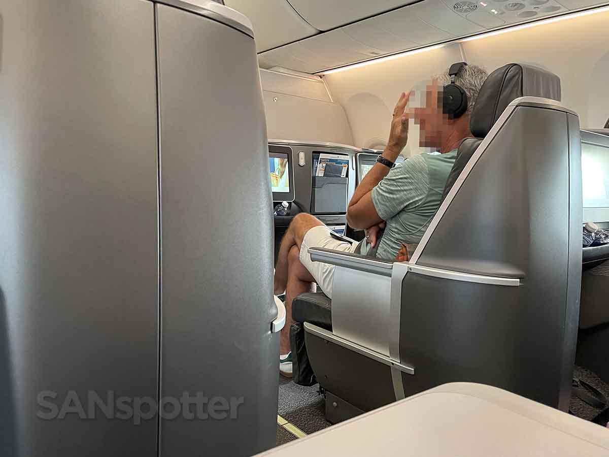 Singapore Airlines 737 MAX 8 business class seat privacy