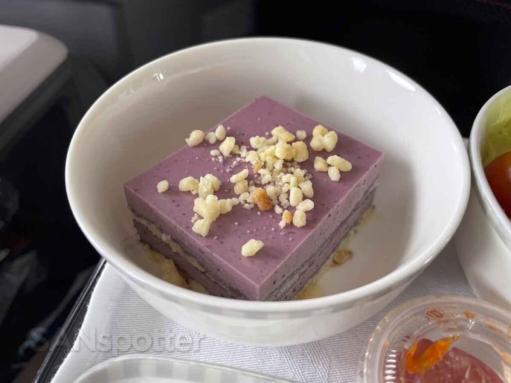 Blueberry cream cake