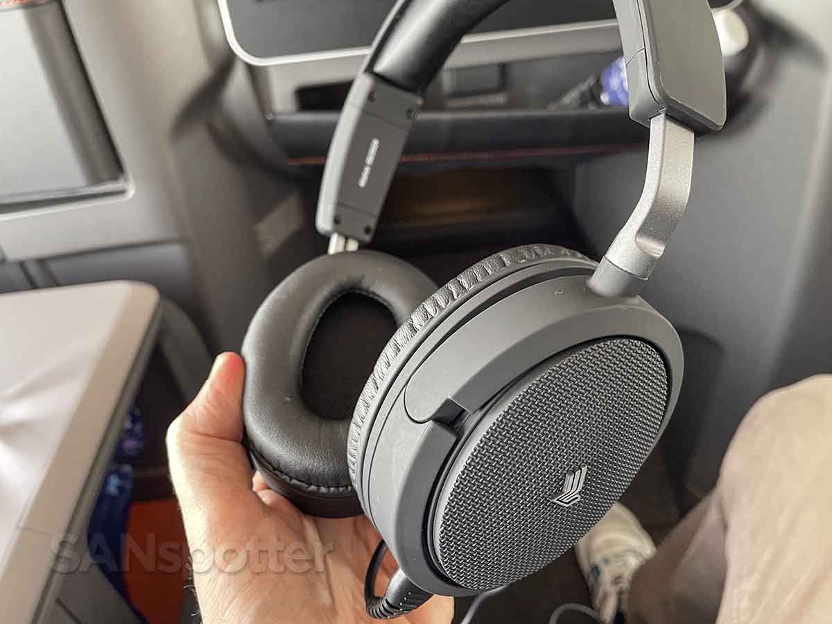 Singapore Airlines 737 MAX 8 business class noise canceling headphones