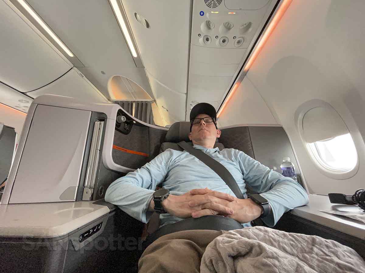 SANspotter sleeping in Singapore Airlines 737 MAX 8 business class seat