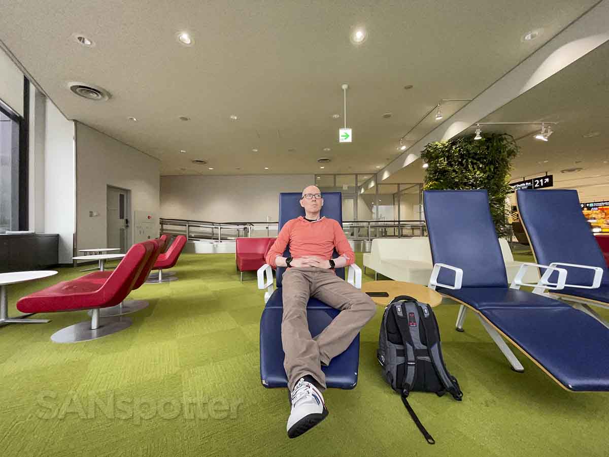 SANspotter relaxing at the Narita Airport Terminal 1