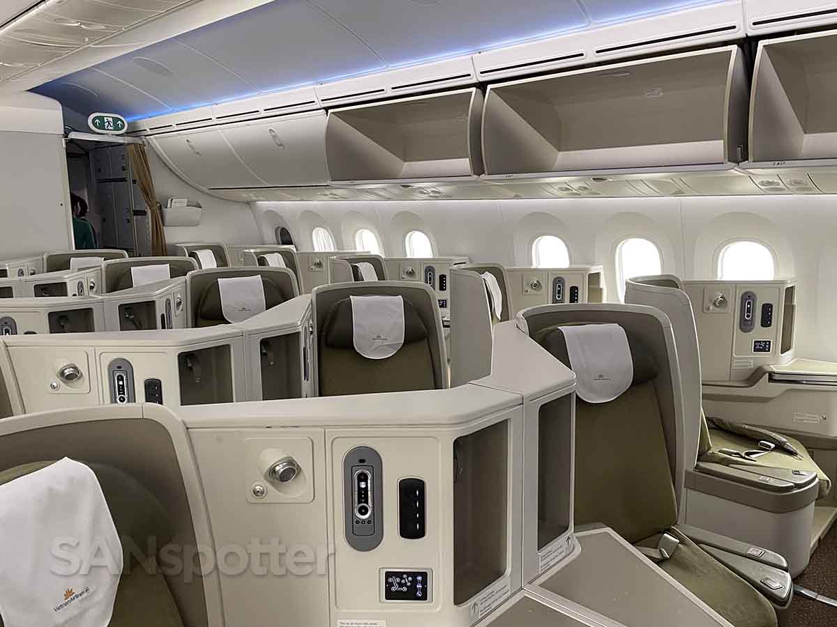 Vietnam Airlines 787-9 business class cabin