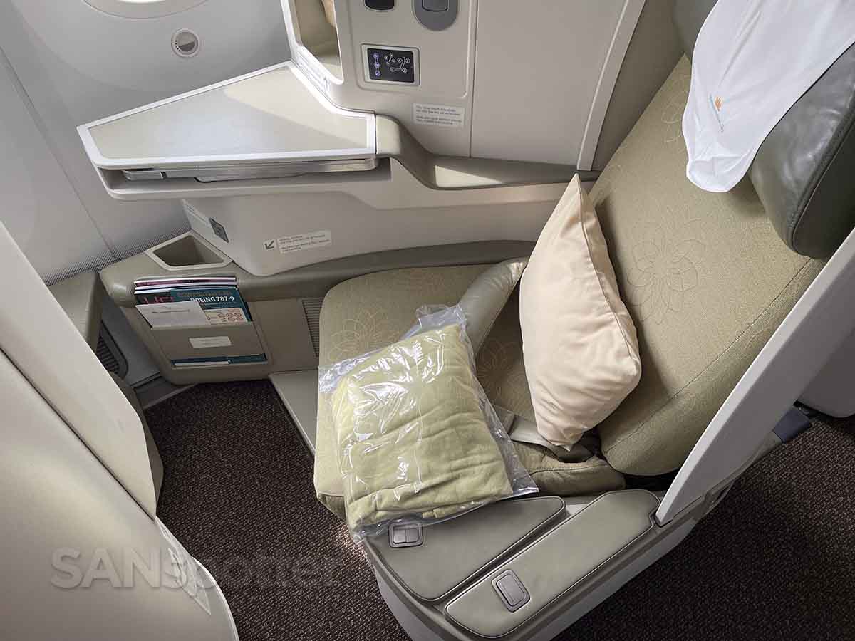 Vietnam Airlines 787-9 business class seat 4K