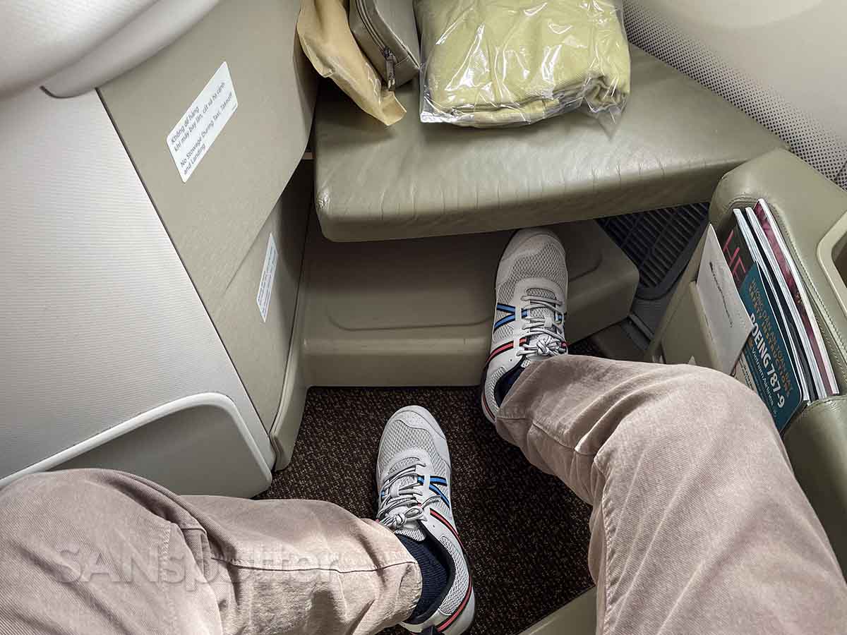 Vietnam Airlines 787-9 business class legroom