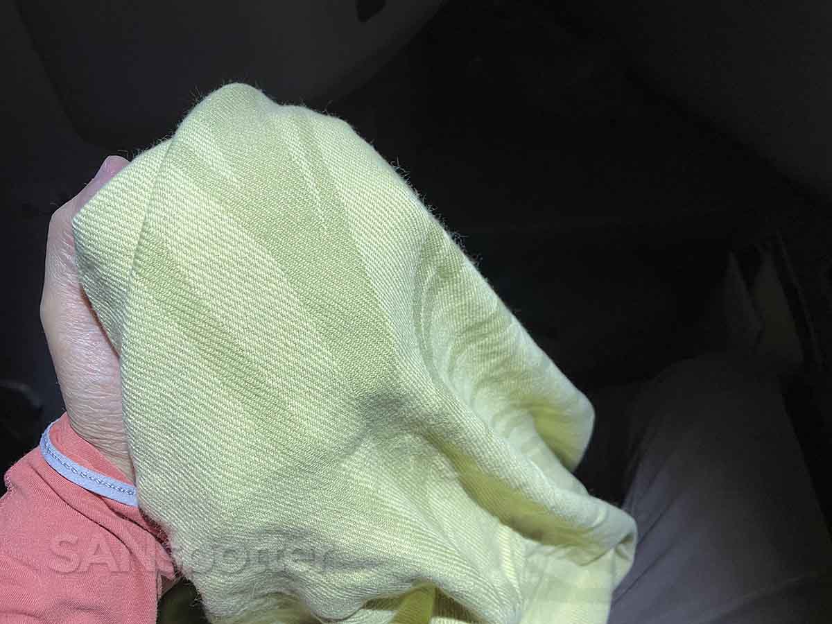 Vietnam Airlines 787-9 business class blanket