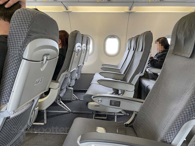 Air Canada A321 economy review (TLDR: bring your own poutine)