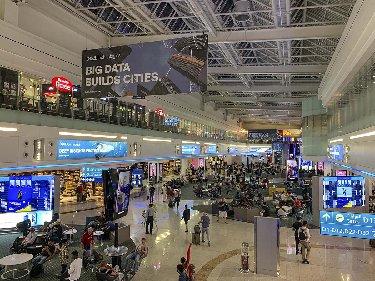 Terminal D shops and restaurants Dubai international airport 2019