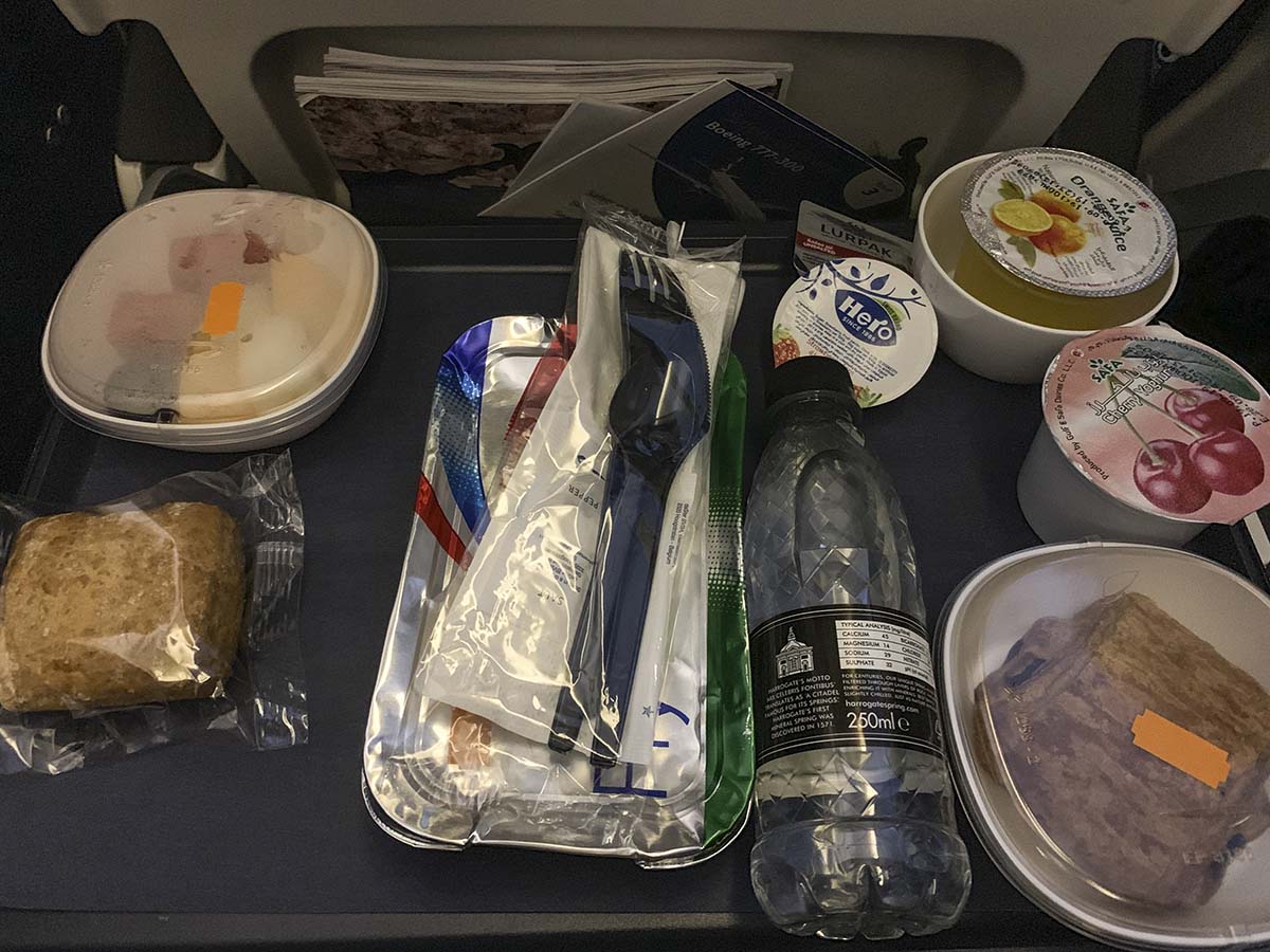 British Airways 777-300ER economy breakfast tray