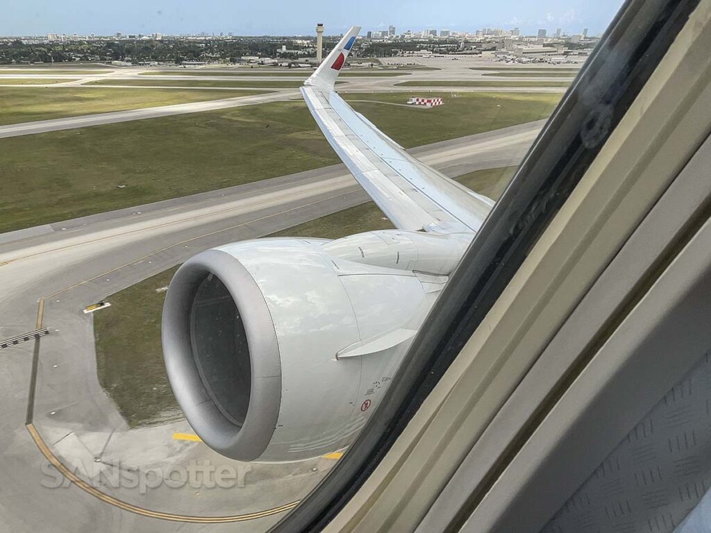 American Airlines 737-800 taking off from runway 28R PBI