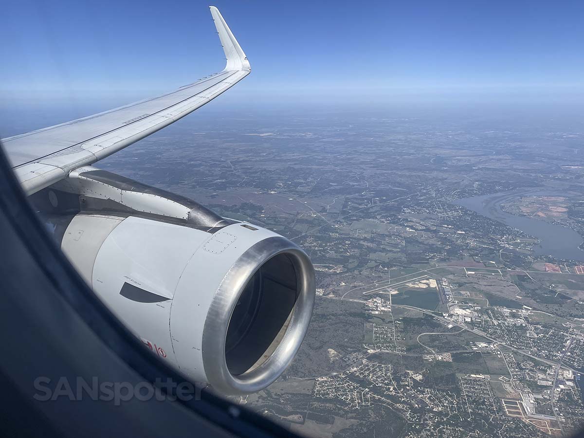 American Airlines A321 descending into Dallas Fort Worth on a clear day