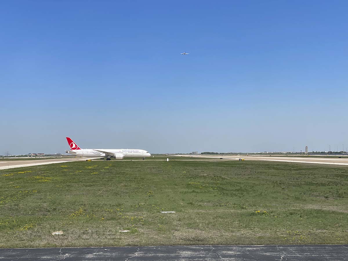 Turkish Airlines 787 taxiing at DFW