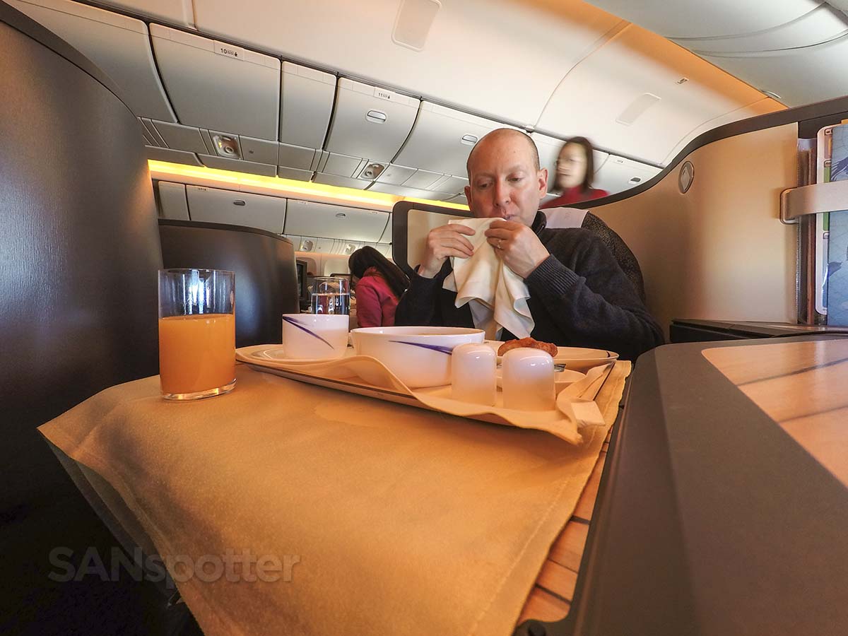 SANspotter eating breakfast in China Airlines 777-300ER business class