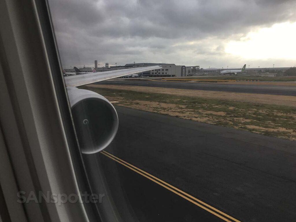 China Airlines 777-300ER taxi to runway TPE