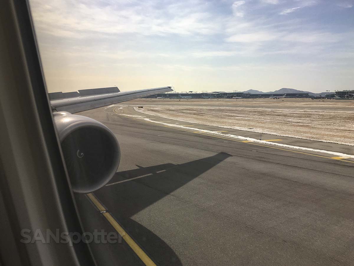 China Airlines 777-300ER landing at Seoul incheon airport