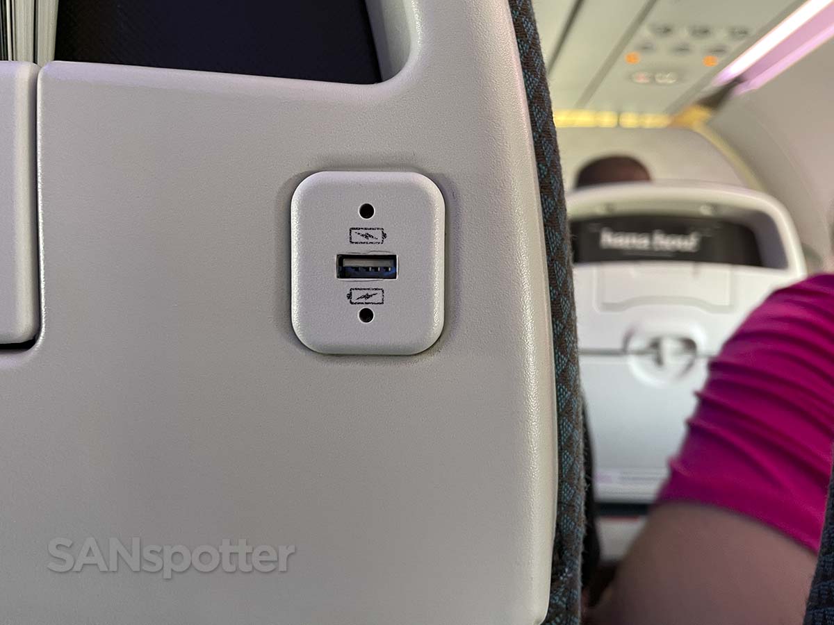 Hawaiian Airlines A321neo Extra Comfort USB charging ports