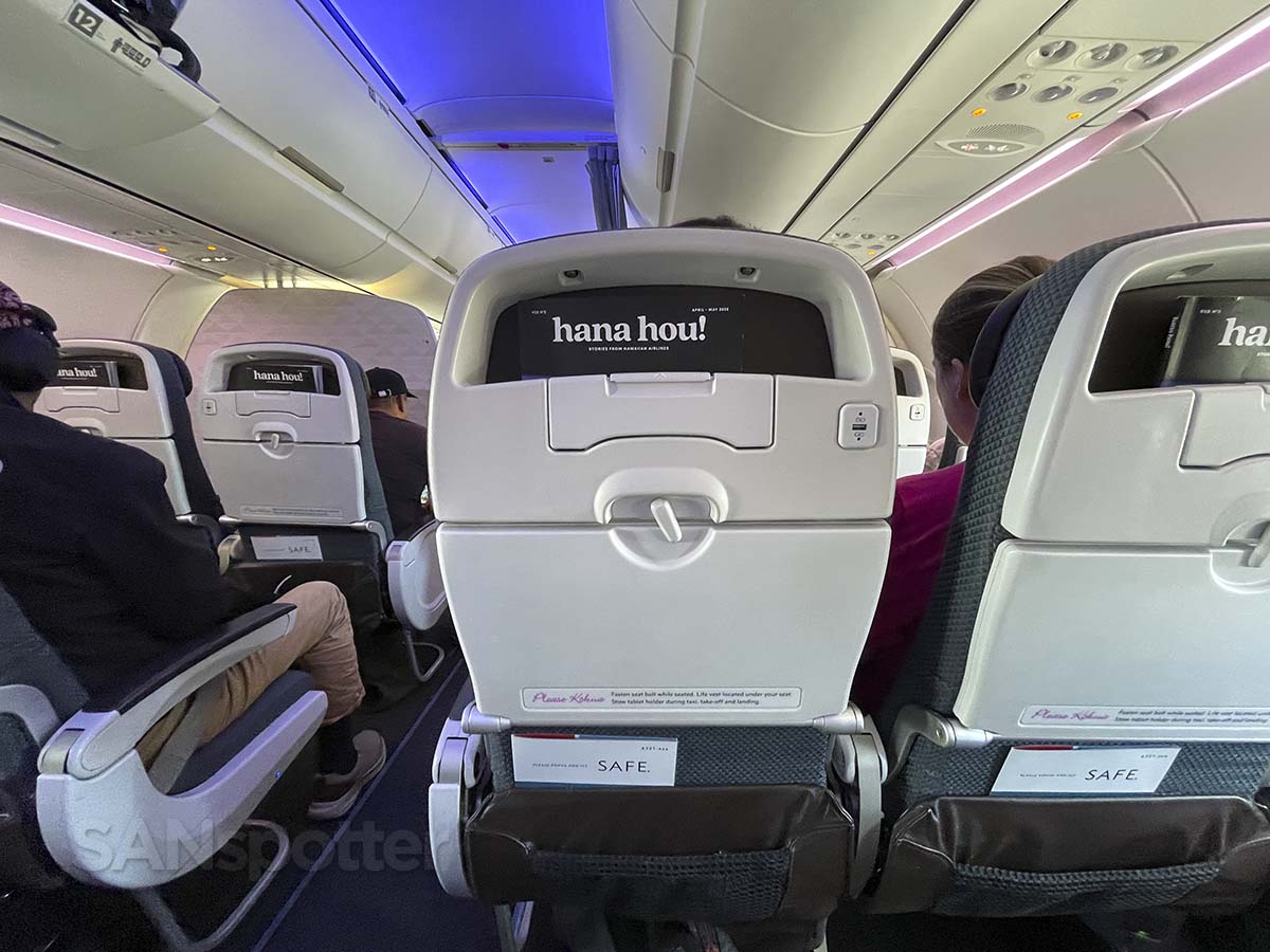 Taxiing out to the runway in Hawaiian Airlines A321neo Extra Comfort aisle seat