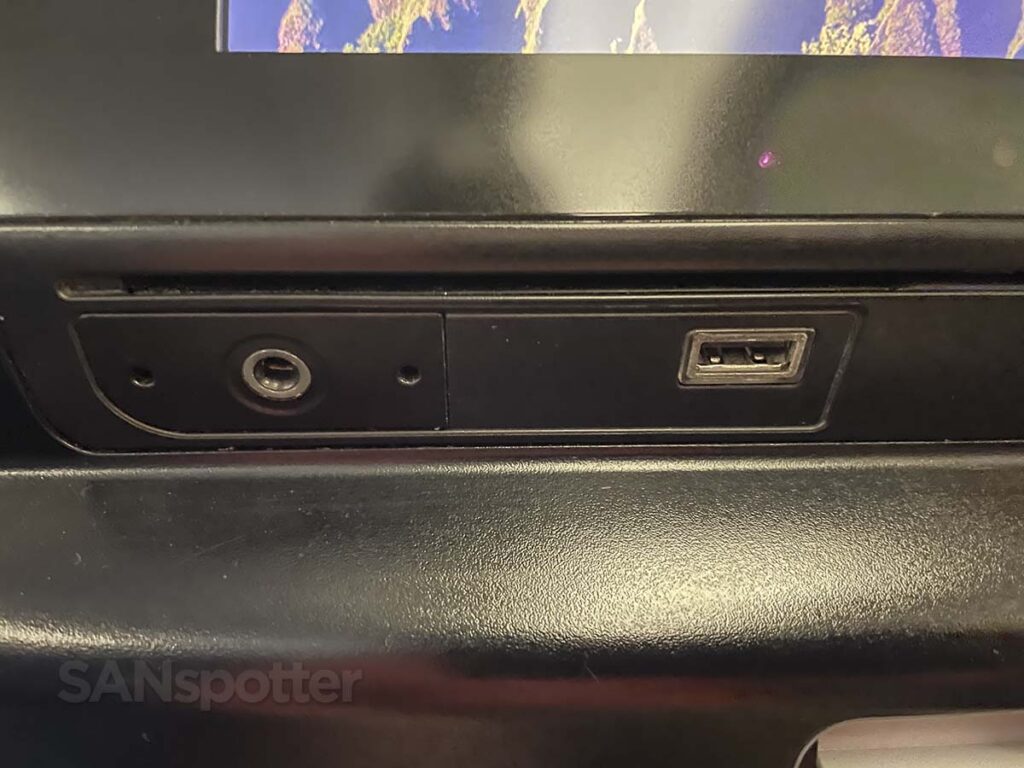 Hawaiian Airlines A330-200 economy USB charging port