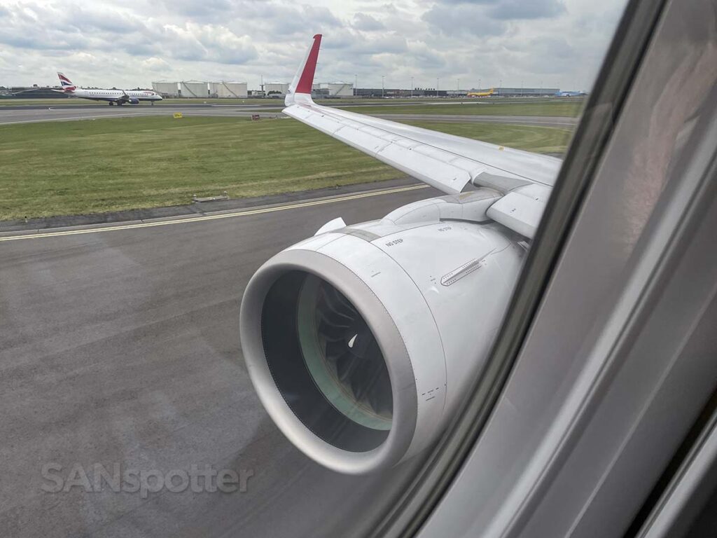Austrian Airlines A320neo engine and wing