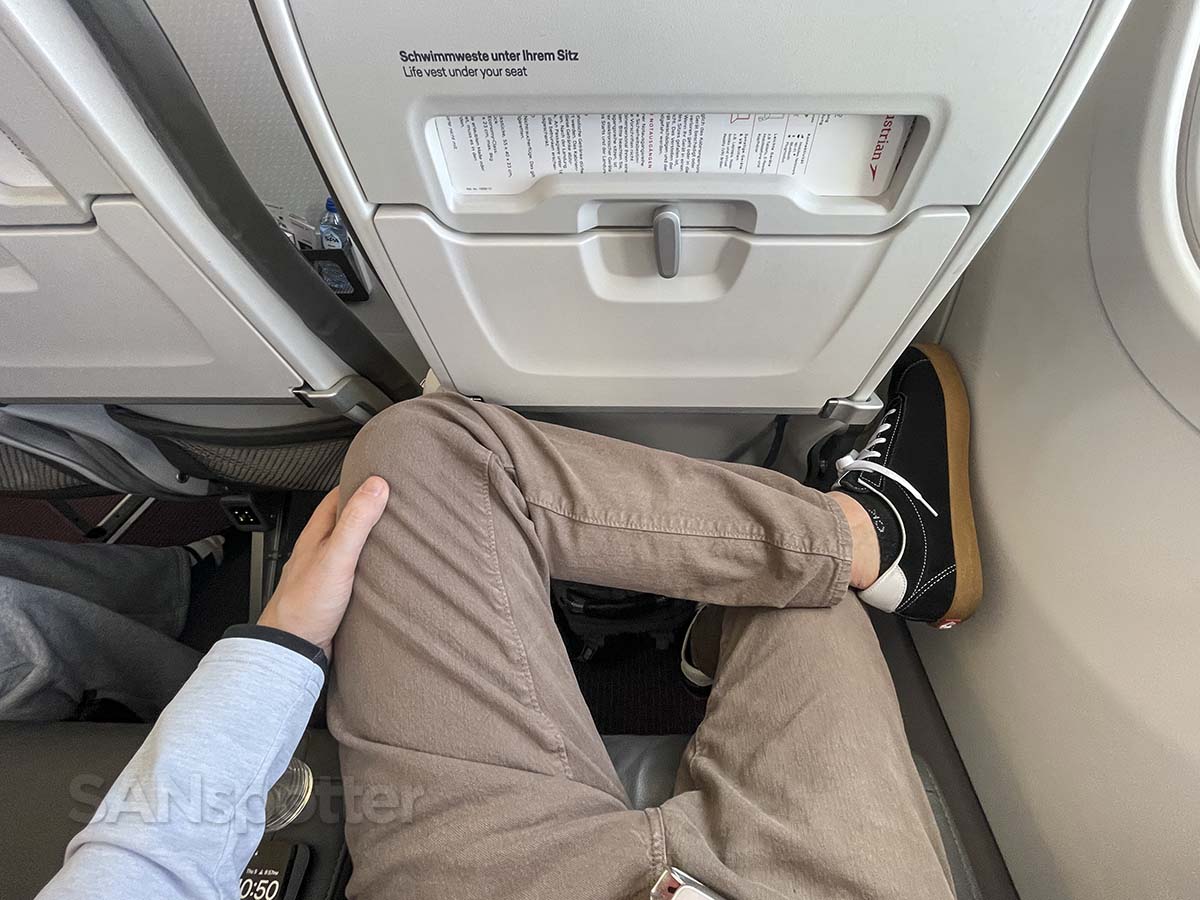 Crossing my legs in Austrian Airlines A320neo Business class